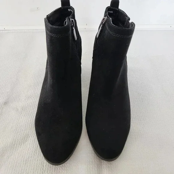 Blondo Idra Like New Black Suede Bootie Waterproof Ankle Buckle Size 8.5 Zipper - Picture 3 of 10
